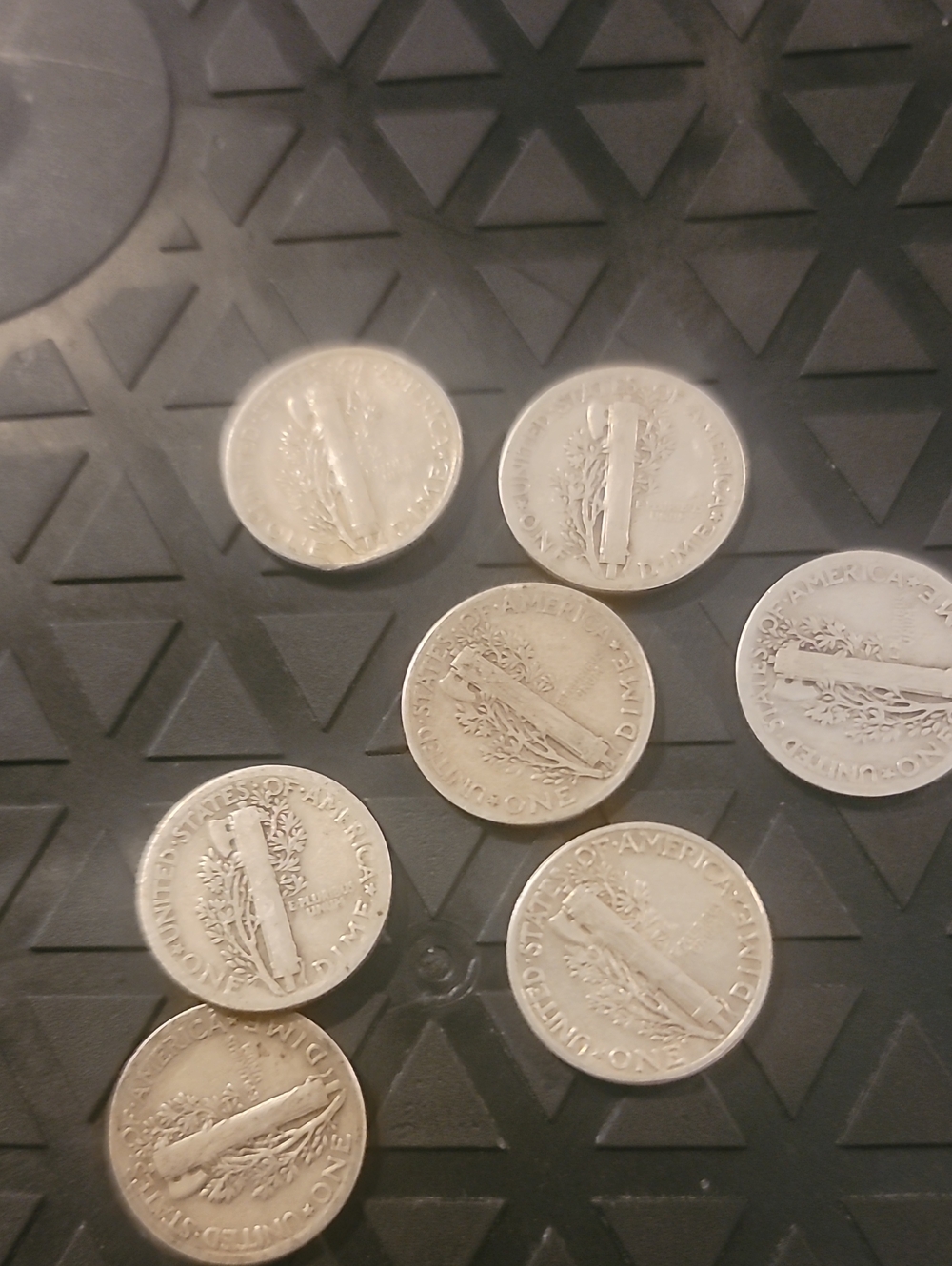 Lot of 7 Mercury Dimes 90% Silver - 1929 1936 1937 1944 1944 1945 1945 Winged - Picture 9 of 10
